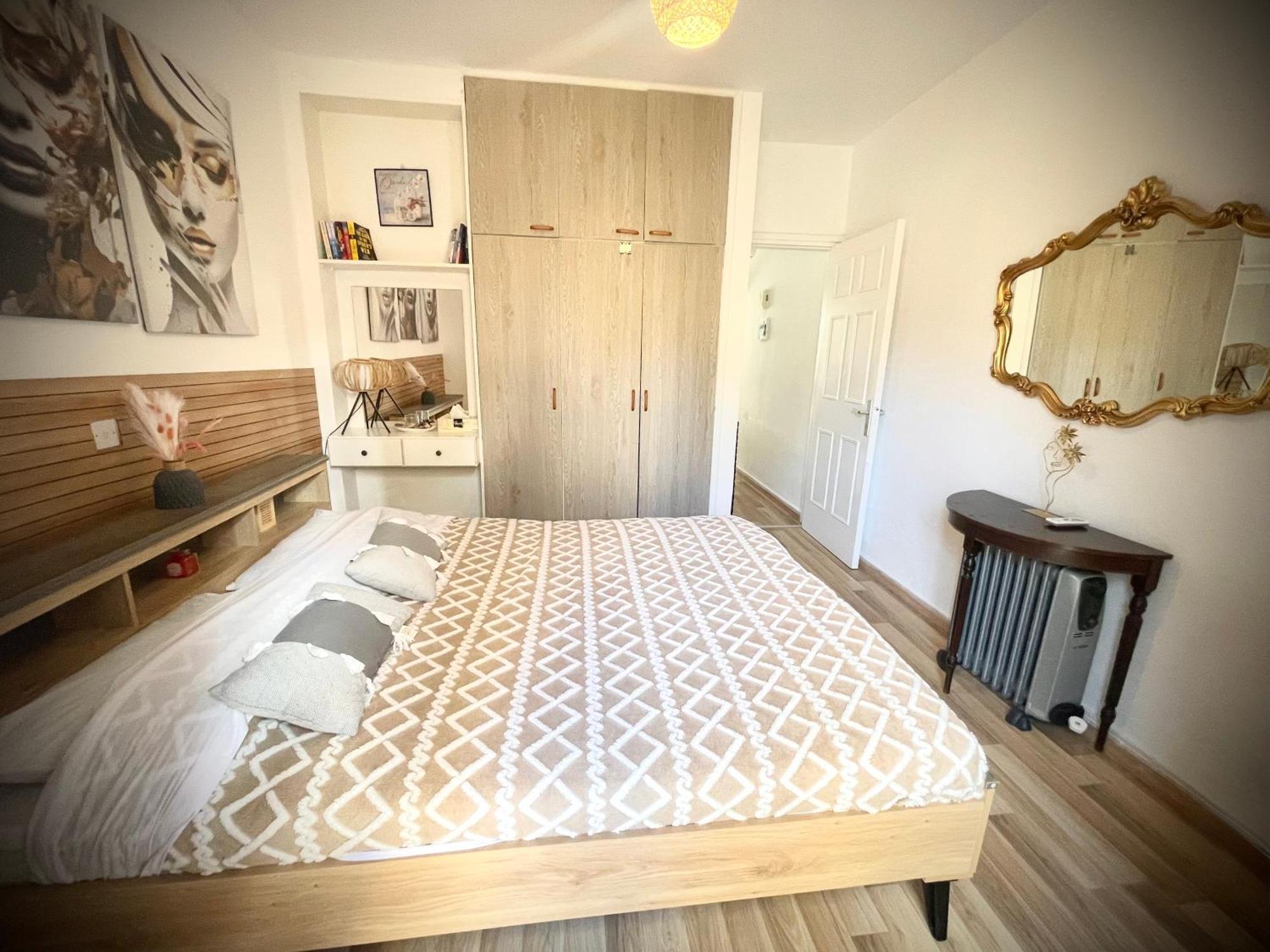 Ibiscus With Pool, Walk To Beach, Harbour,kato Apartament
